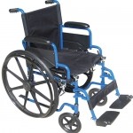 Silla de ruedas Poly Fly color azul, de traslado, ligera, con descansa pies DRI-TR18B MARCA -  Drive Medical