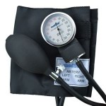 Baumanometro aneroide color gris, azul, rosa y negro MES-HS-20A MARCA -  MedStar